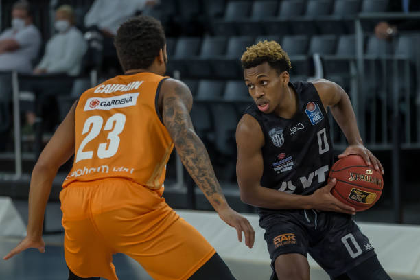 手时做出更 手时做出更