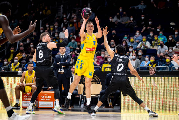 悄然上演 悄然上演